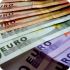Курс евро упал к доллару во вторник на возможности снижения ставок ЕЦБ