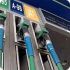 Розничная цена на бензин в России упала до 17,58 руб. за литр