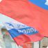 Молодороссы пришли на митинг в Москве в спецовках и со шлагбаумом